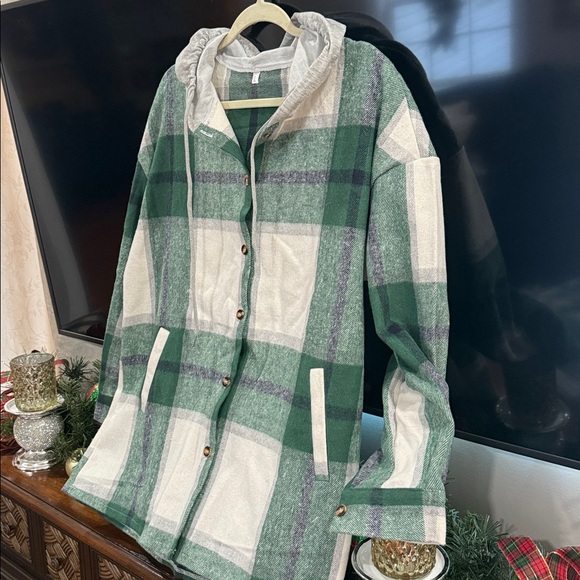 Buffalo Plaid Hooded Shacket Button Down - Picture 14 of 14